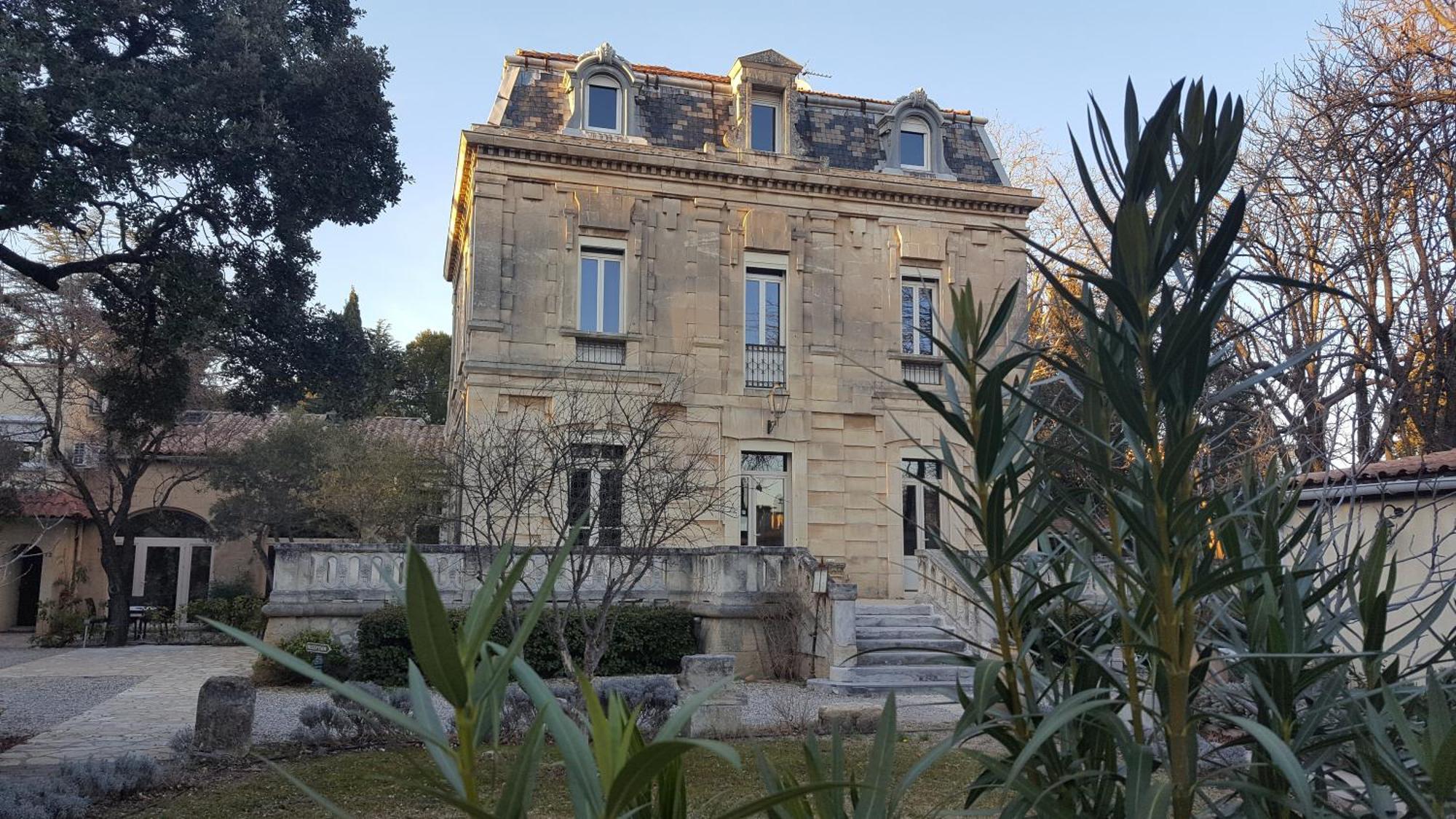 Logis Hotel - Restaurant Residence Les Cedres Villeneuve-lès-Avignon Exterior photo