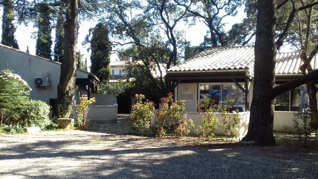 Logis Hotel - Restaurant Residence Les Cedres Villeneuve-lès-Avignon Exterior photo