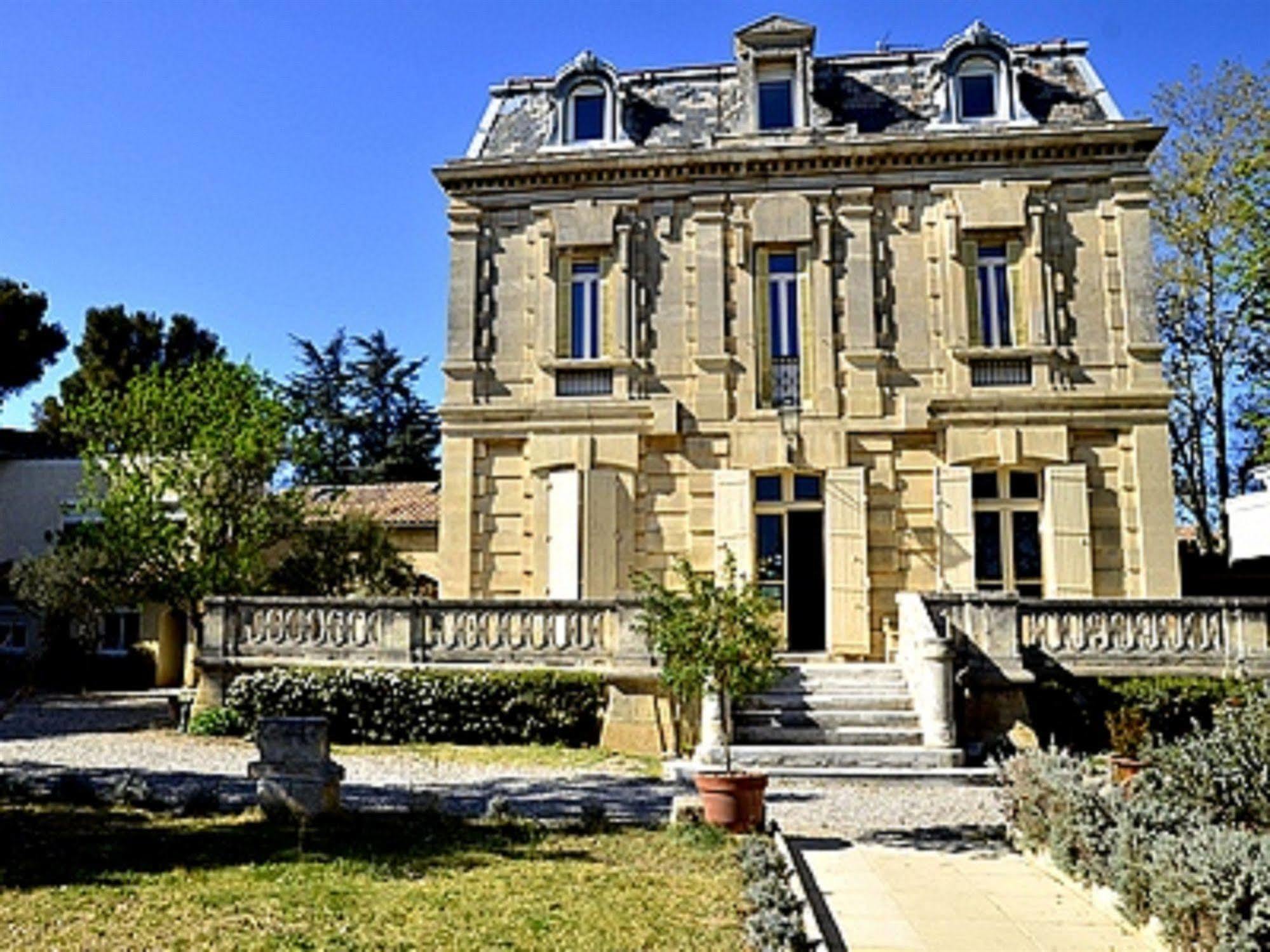 Logis Hotel - Restaurant Residence Les Cedres Villeneuve-lès-Avignon Exterior photo